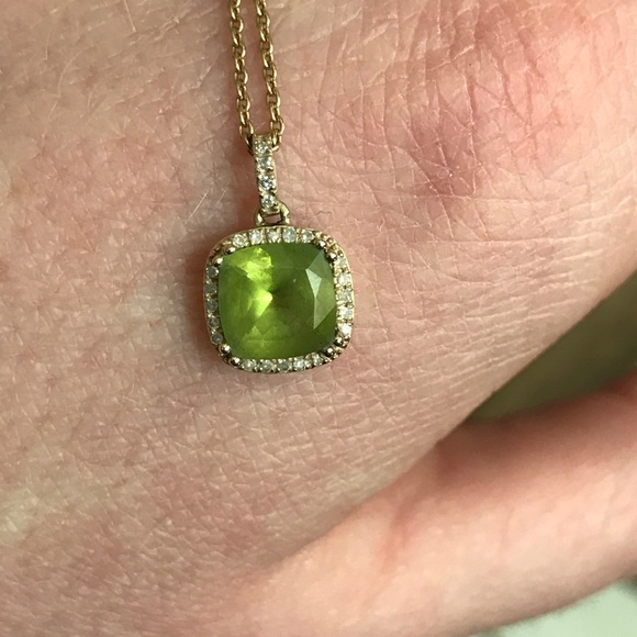 Peridot pendant and earring set in 14 K gold - Picture 4 of 5